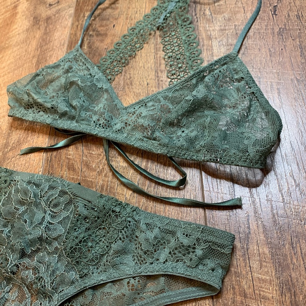Nwot Vs Unlined Lace Bralette & Matching Panty - image 1